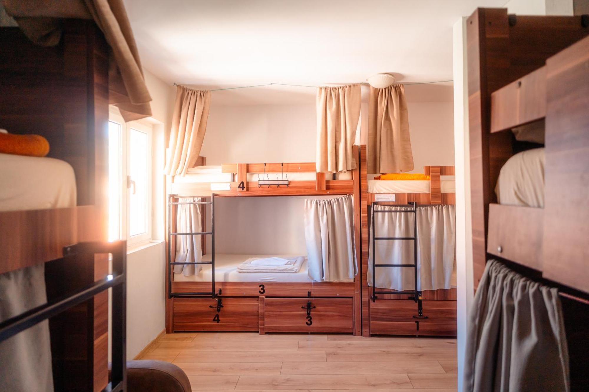 Freedom Hostel ブドヴァ エクステリア 写真
